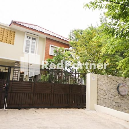 Hotel Fazza Syariah Mitra Reddoorz Yakarta Exterior foto