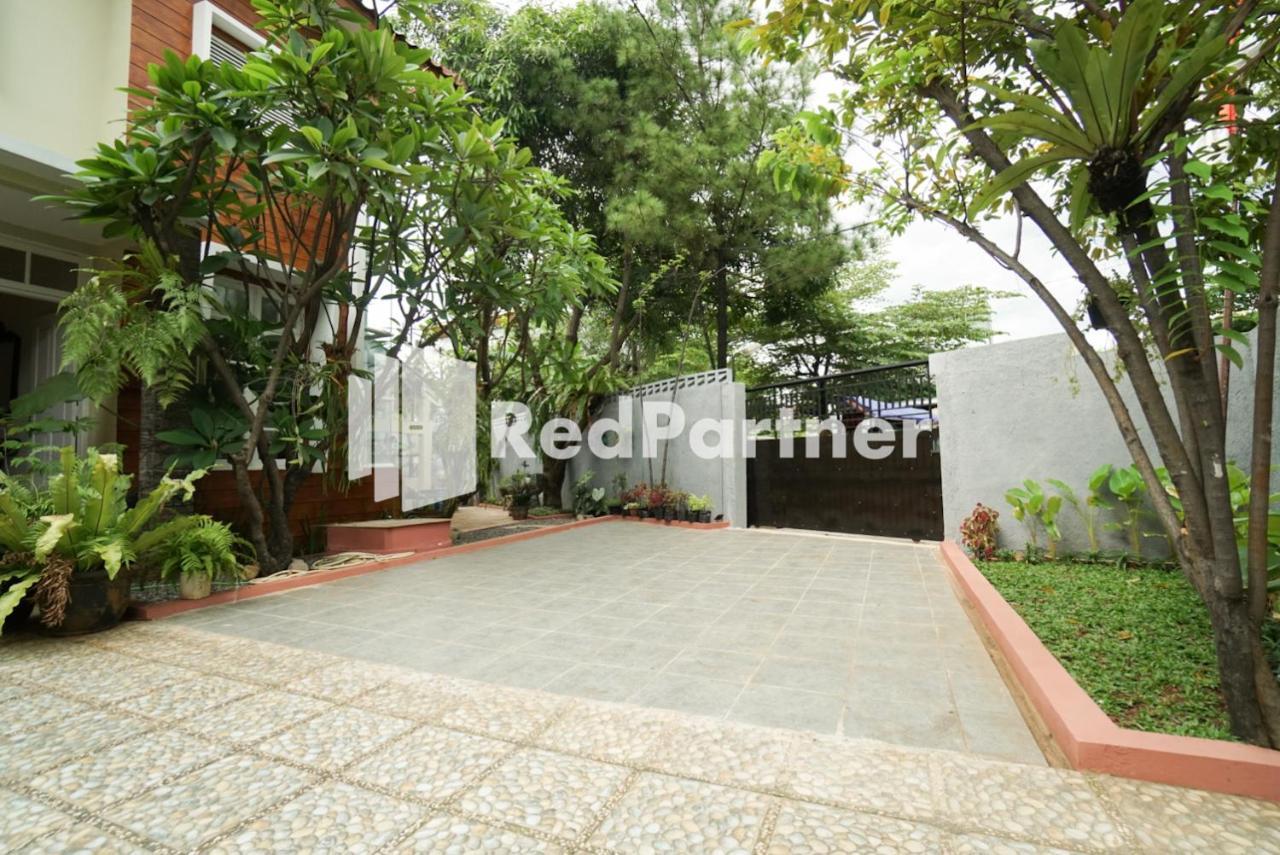 Hotel Fazza Syariah Mitra Reddoorz Yakarta Exterior foto