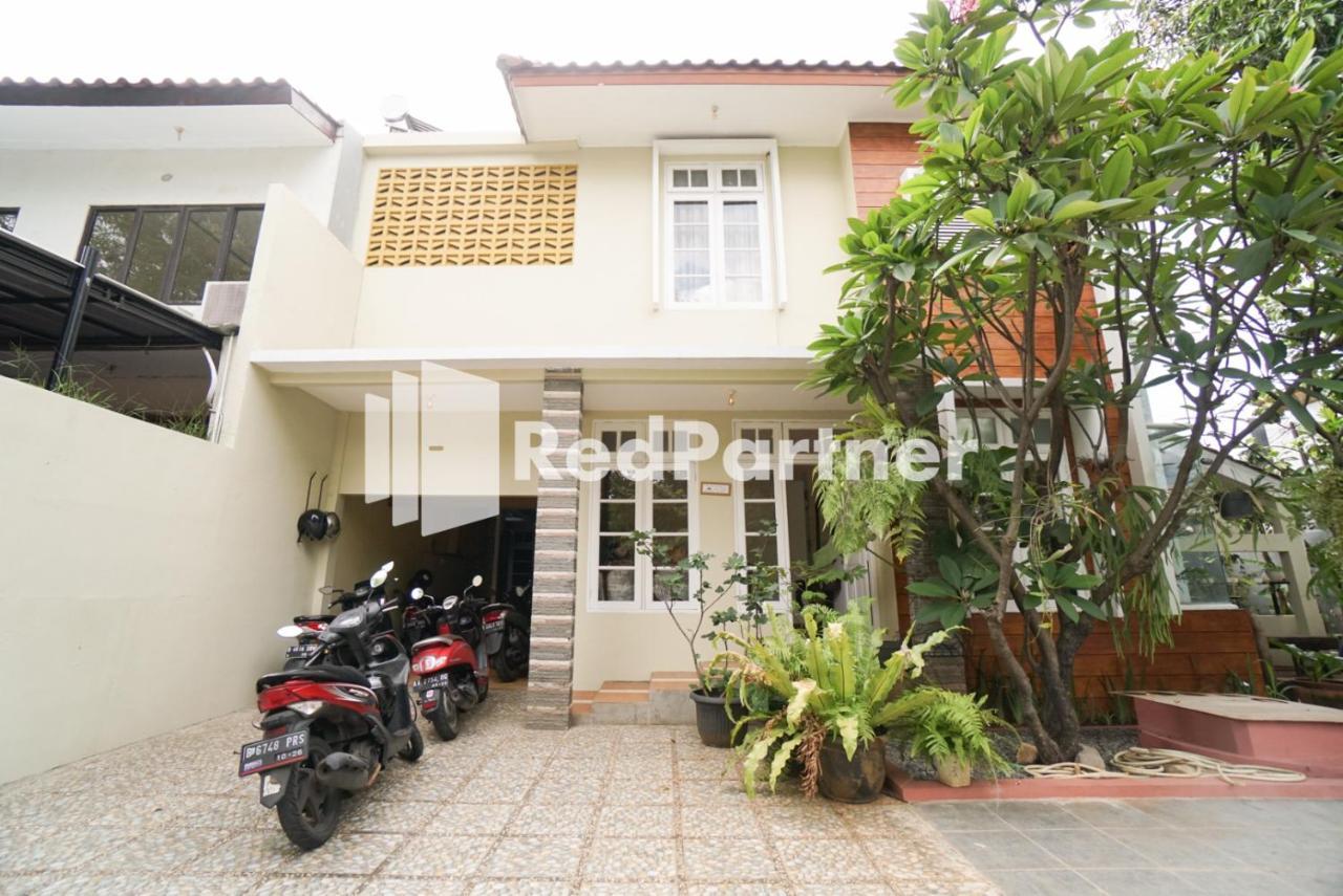 Hotel Fazza Syariah Mitra Reddoorz Yakarta Exterior foto
