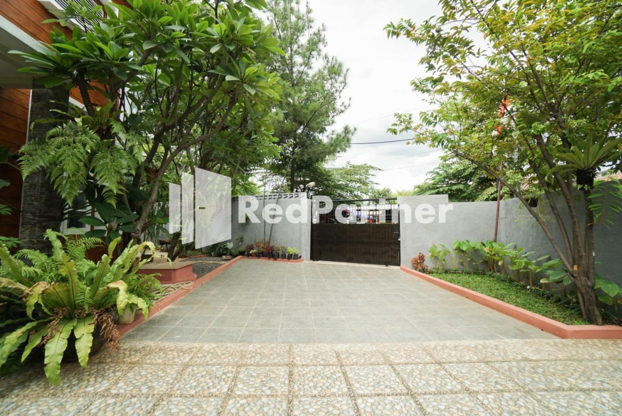 Hotel Fazza Syariah Mitra Reddoorz Yakarta Exterior foto