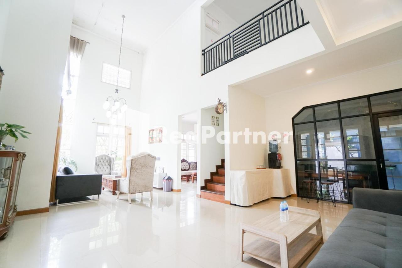 Hotel Fazza Syariah Mitra Reddoorz Yakarta Exterior foto