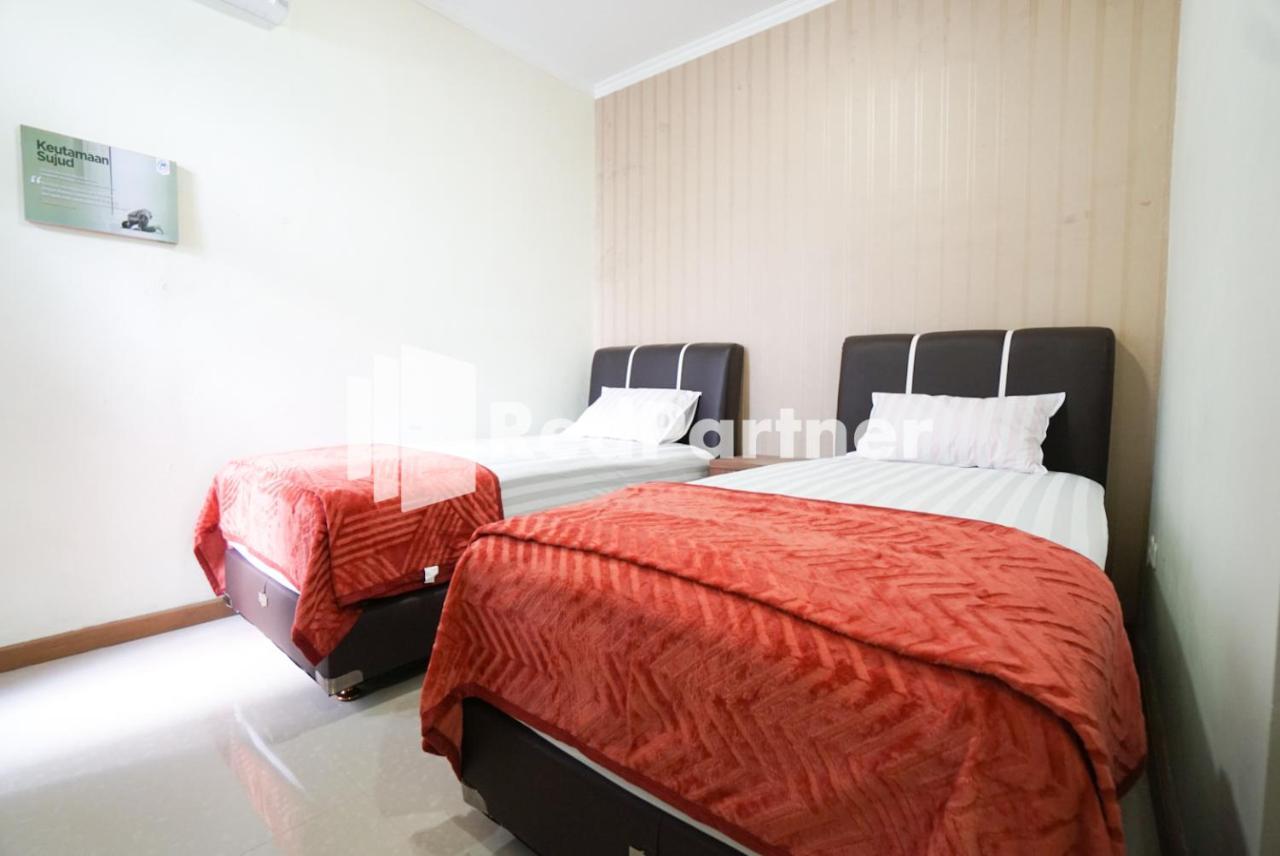 Hotel Fazza Syariah Mitra Reddoorz Yakarta Exterior foto