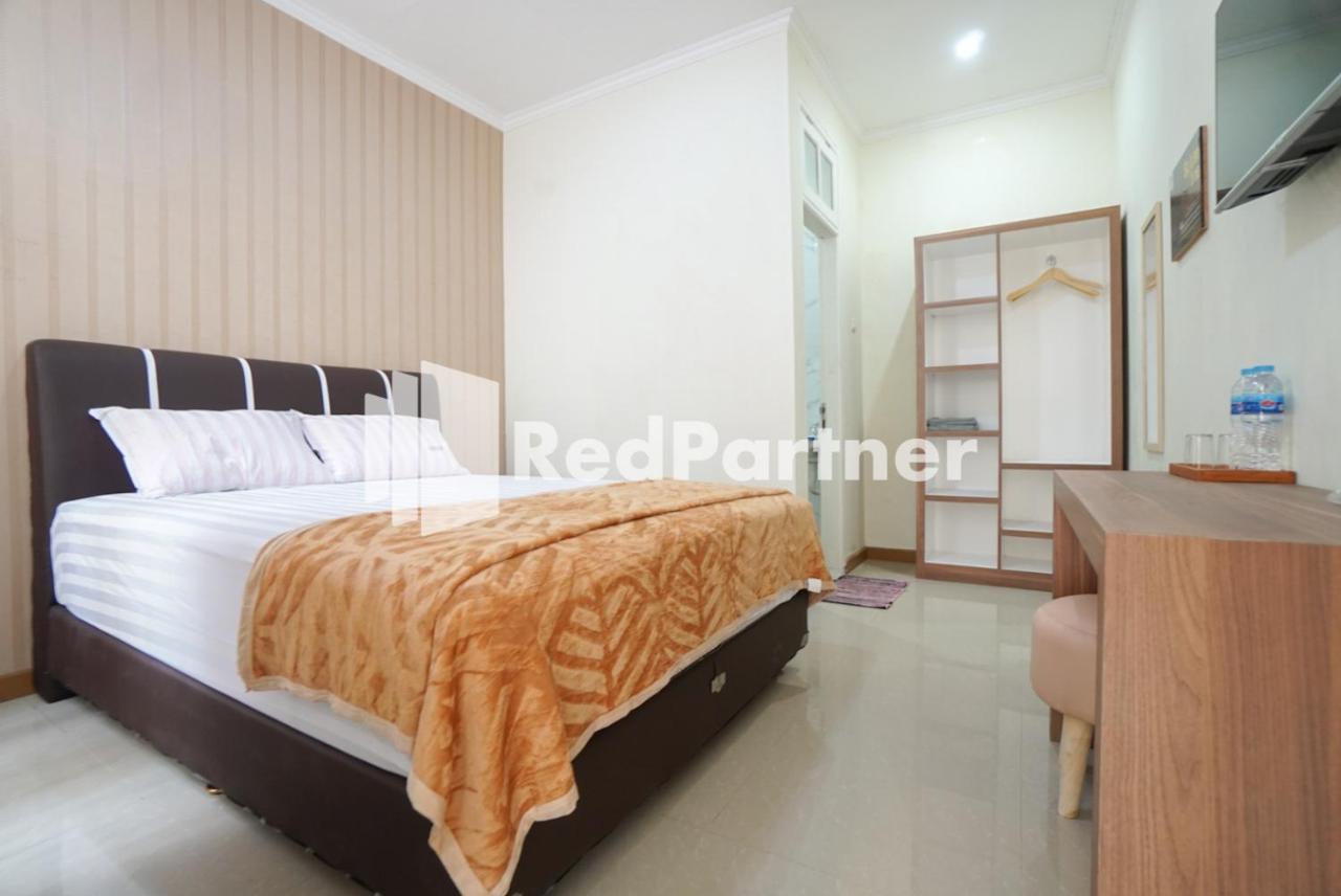 Hotel Fazza Syariah Mitra Reddoorz Yakarta Exterior foto
