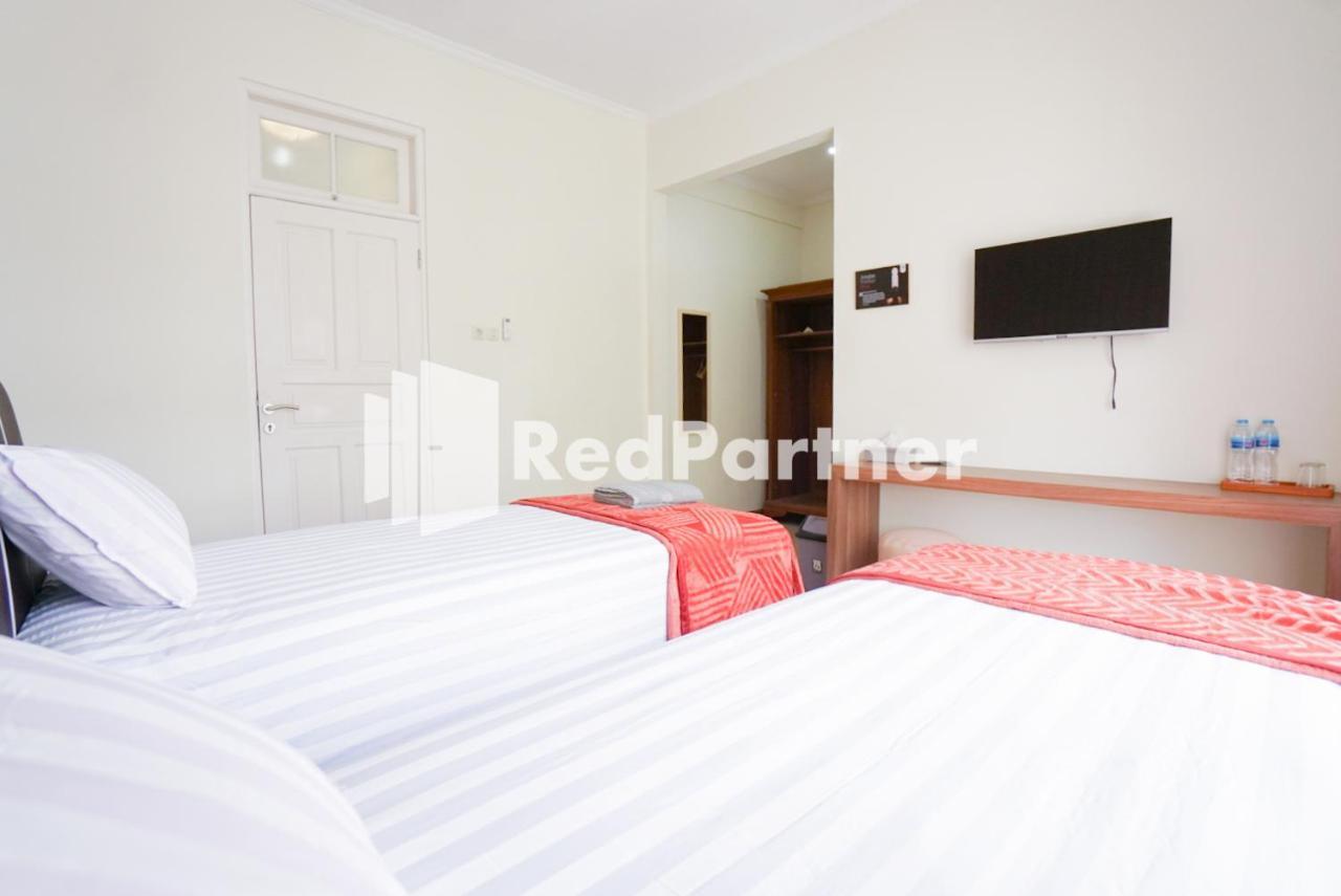 Hotel Fazza Syariah Mitra Reddoorz Yakarta Exterior foto