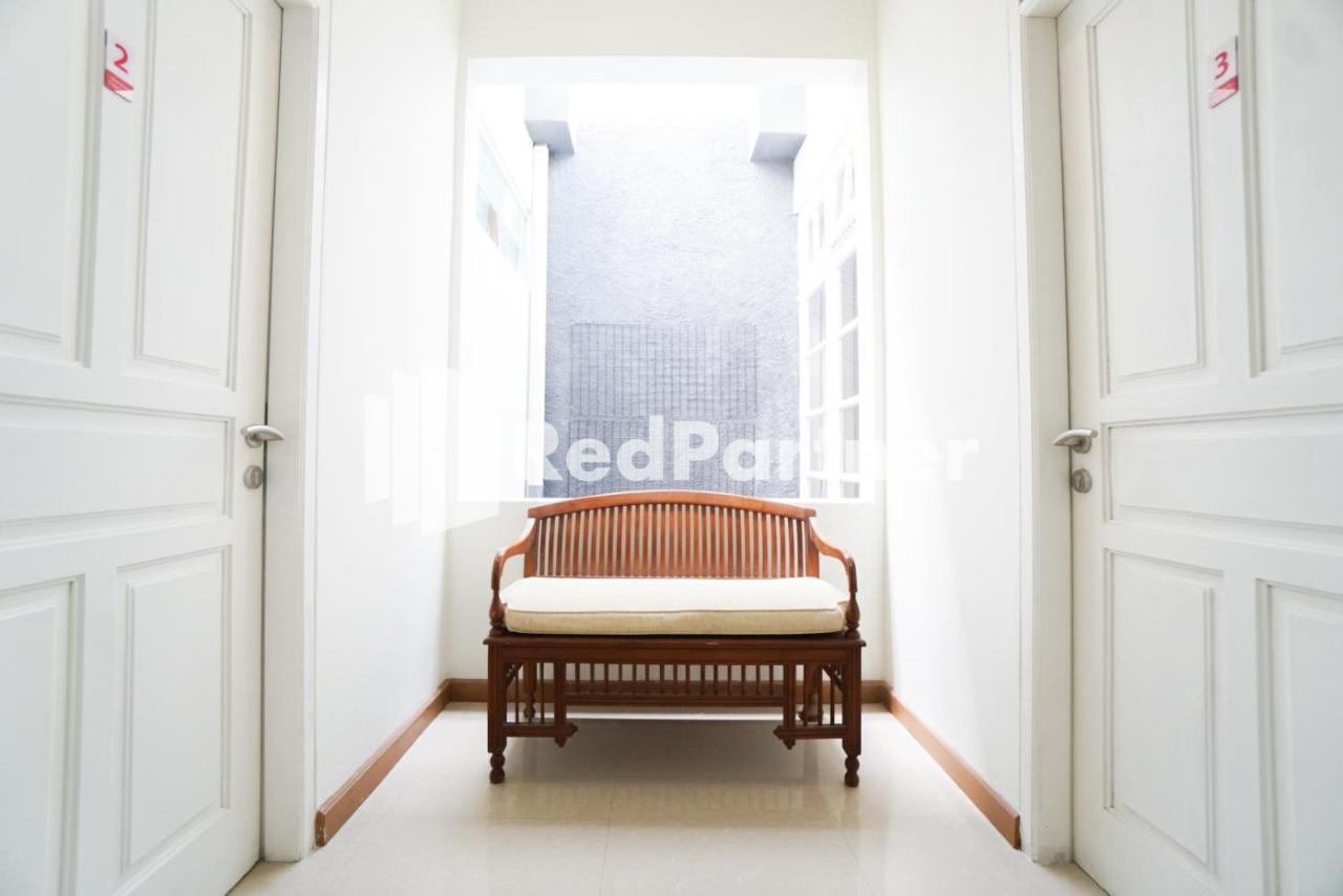 Hotel Fazza Syariah Mitra Reddoorz Yakarta Exterior foto