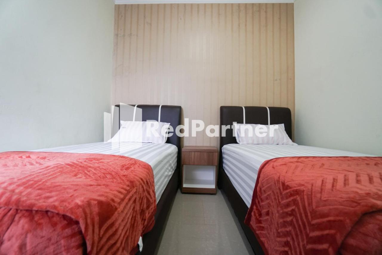 Hotel Fazza Syariah Mitra Reddoorz Yakarta Exterior foto