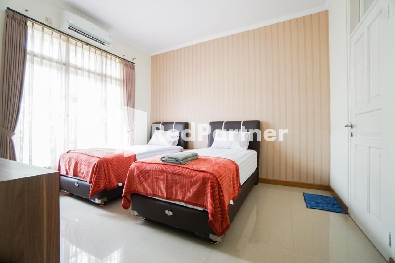 Hotel Fazza Syariah Mitra Reddoorz Yakarta Exterior foto