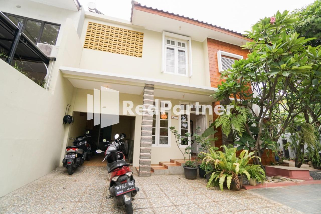 Hotel Fazza Syariah Mitra Reddoorz Yakarta Exterior foto