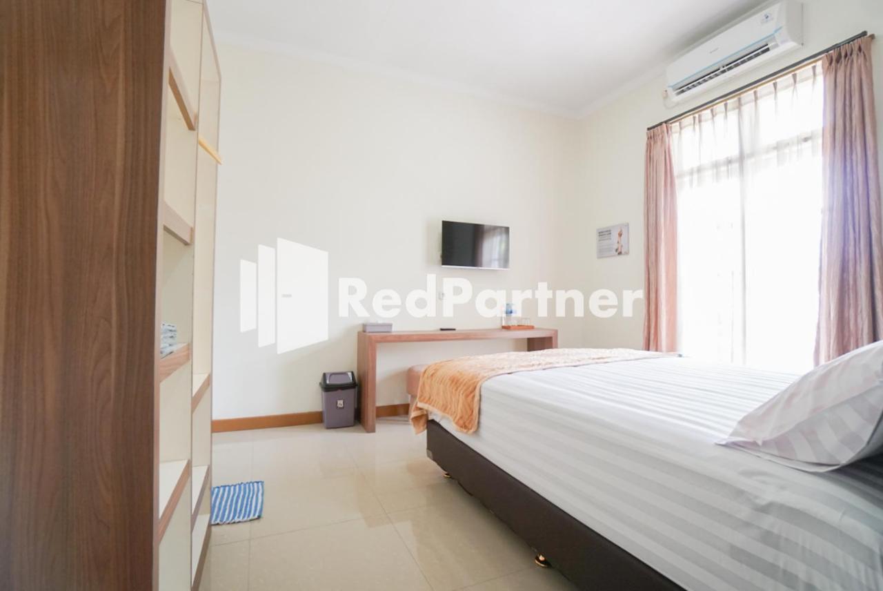 Hotel Fazza Syariah Mitra Reddoorz Yakarta Exterior foto