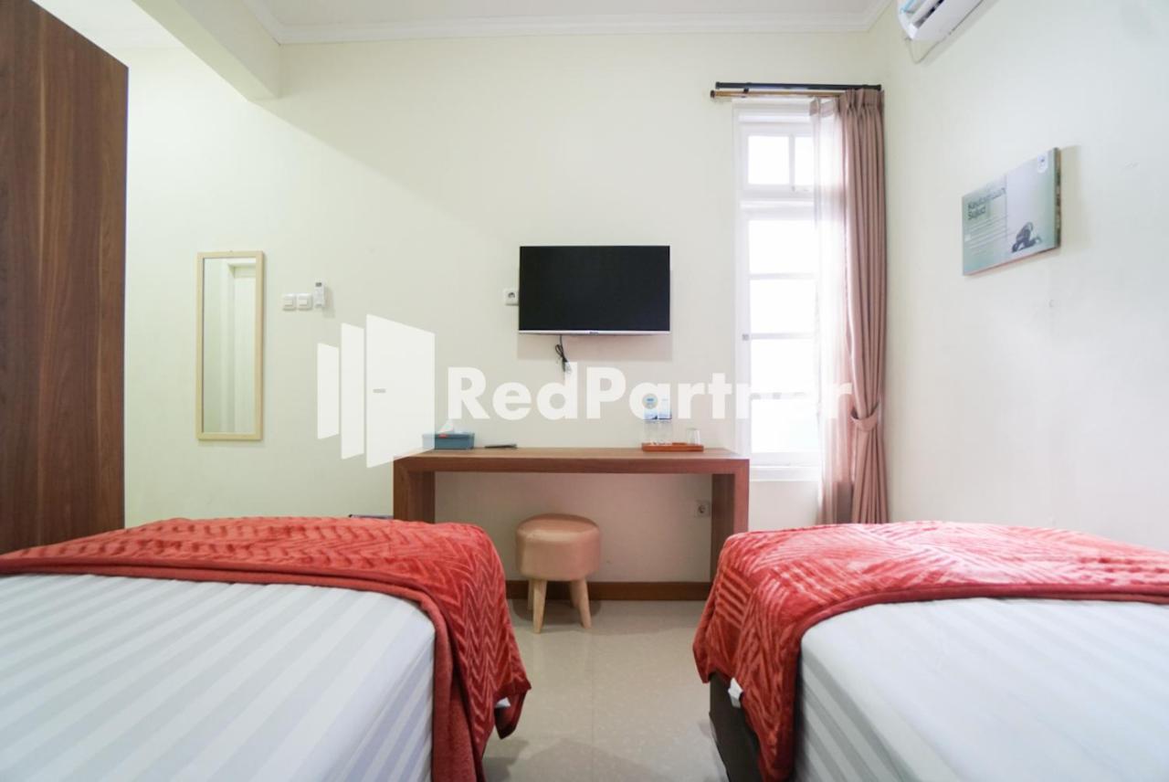 Hotel Fazza Syariah Mitra Reddoorz Yakarta Exterior foto
