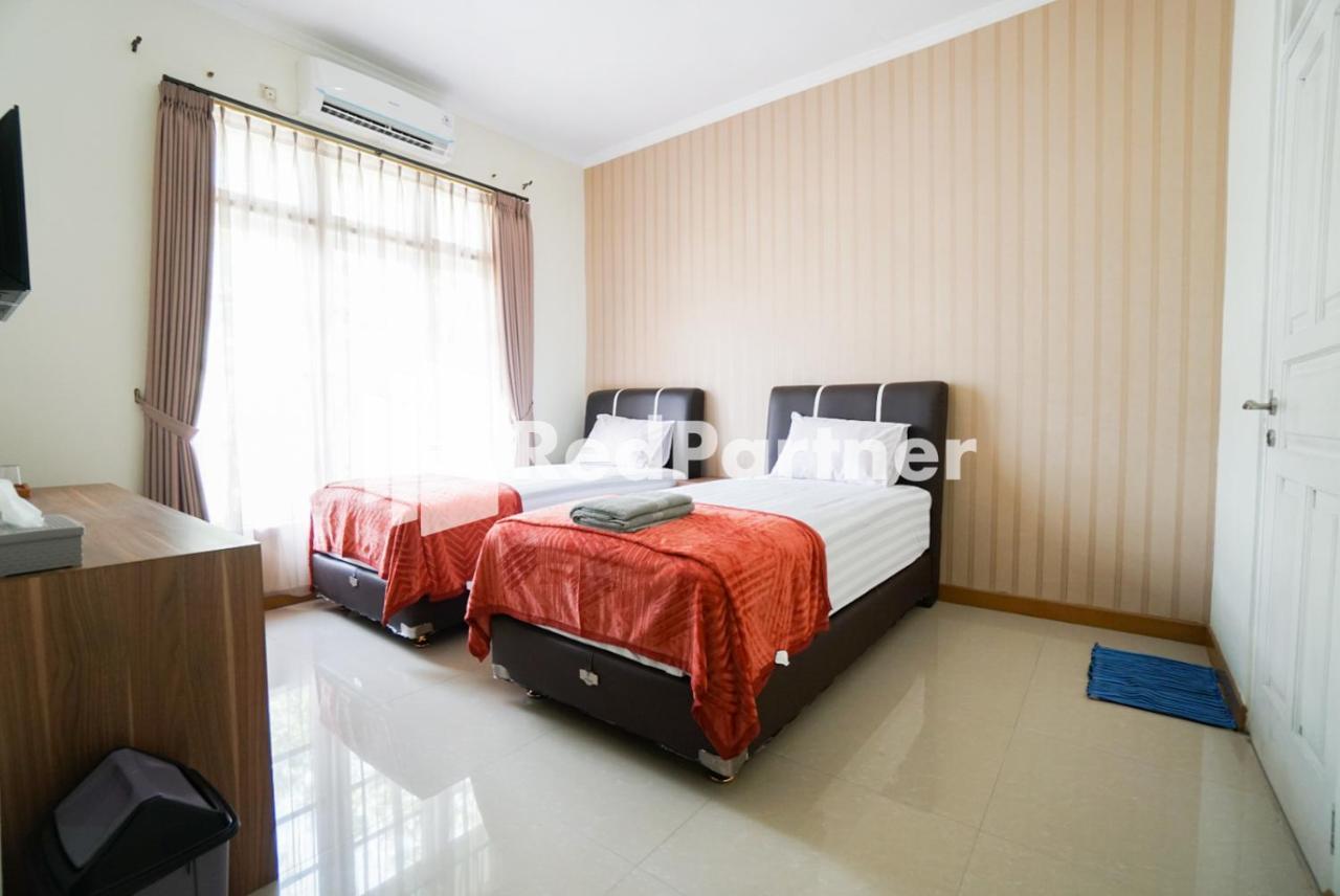 Hotel Fazza Syariah Mitra Reddoorz Yakarta Exterior foto