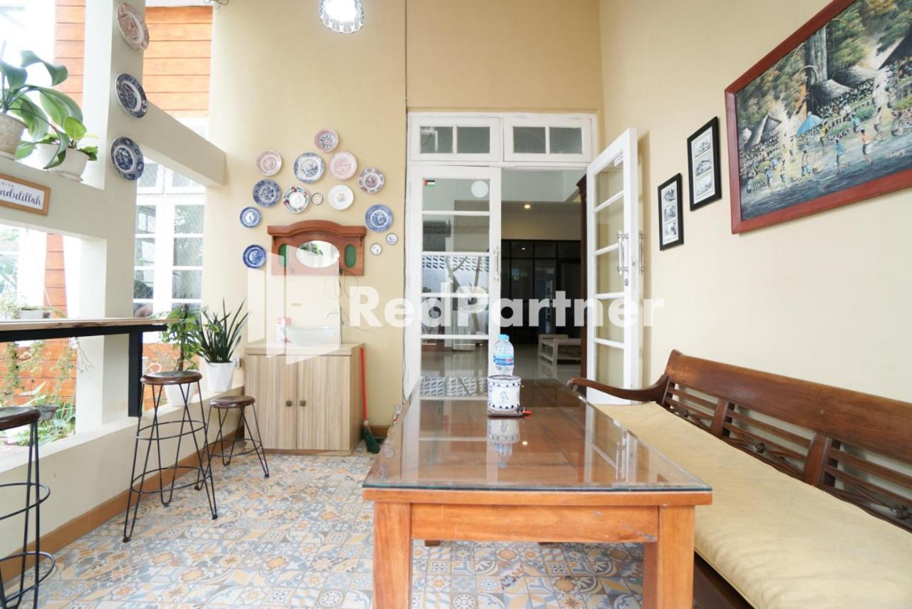 Hotel Fazza Syariah Mitra Reddoorz Yakarta Exterior foto